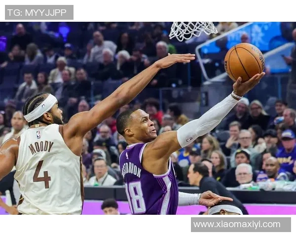 勇士与国王激战回放精彩瞬间分析及赛后点评