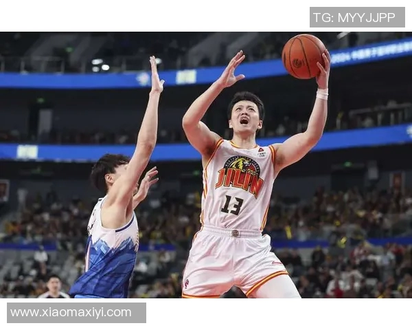 2017年CBA山东队与辽宁队激战回顾精彩瞬间与赛场亮点分析